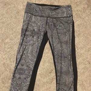 Lululemon grey snake pattern leggings.